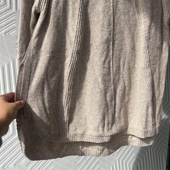 Turtle neck split side sweater - Picture 3 of 3